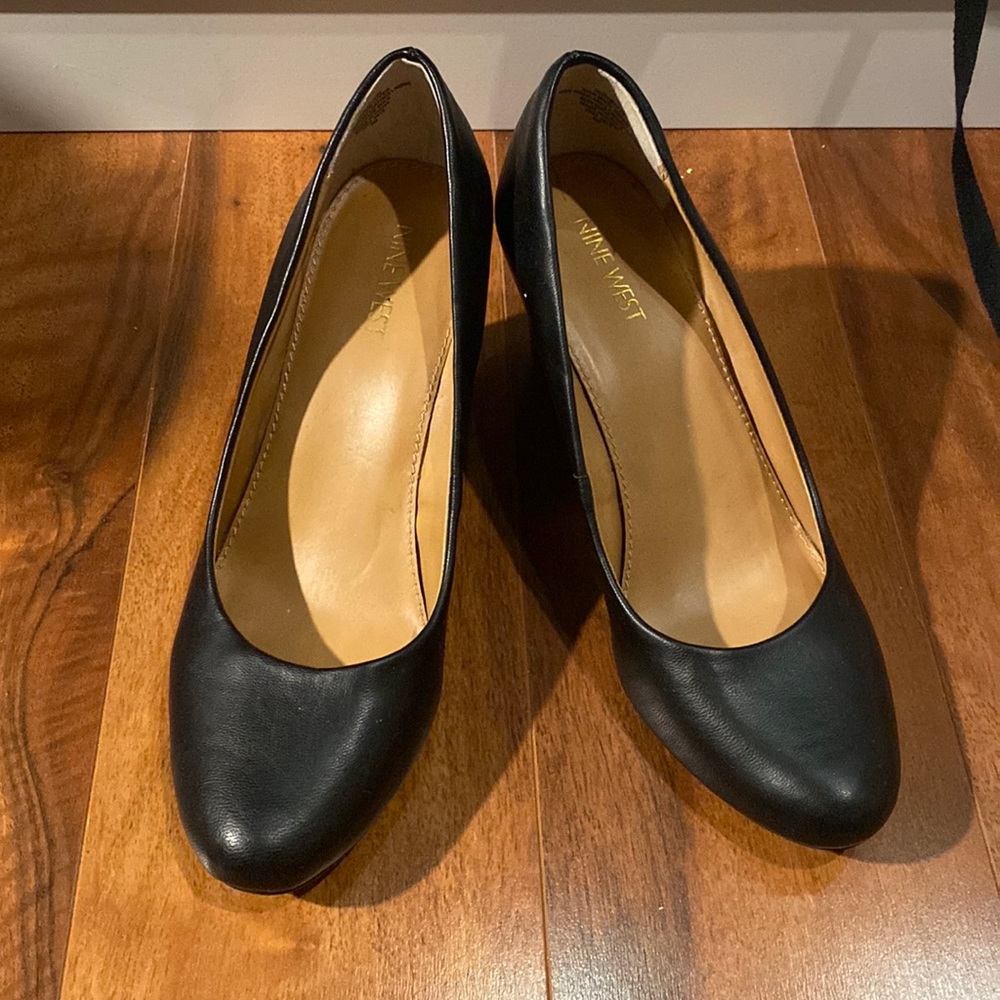 Nine West black wedges